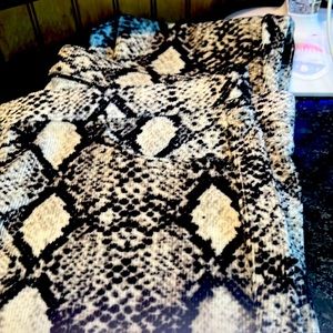 Hue size Large /Velour furry Yumminess Hue leggings.